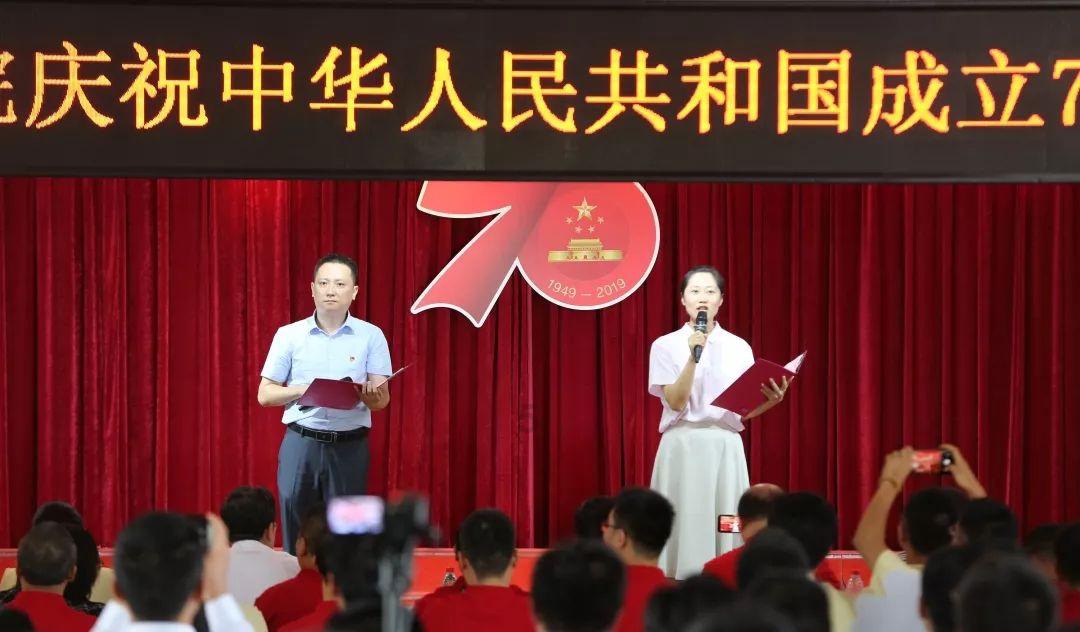 救援爱图画的男孩